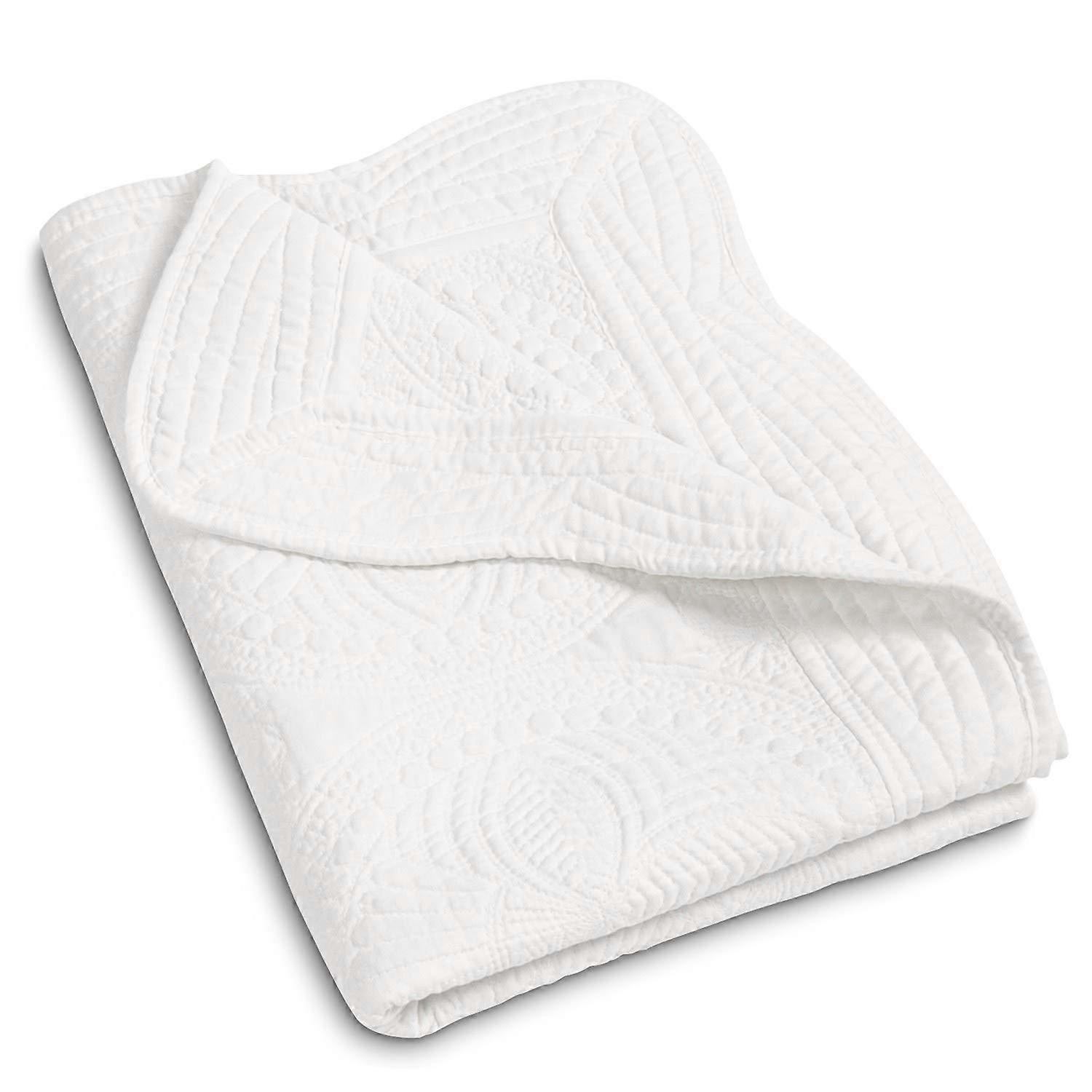 Monogram Embossed Scalloped Throw Blanket for Four Seasons Baby Quilt
