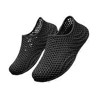 Ademende waterschoenen van PVC-materiaal voor onder de douche en bij het zwembad.