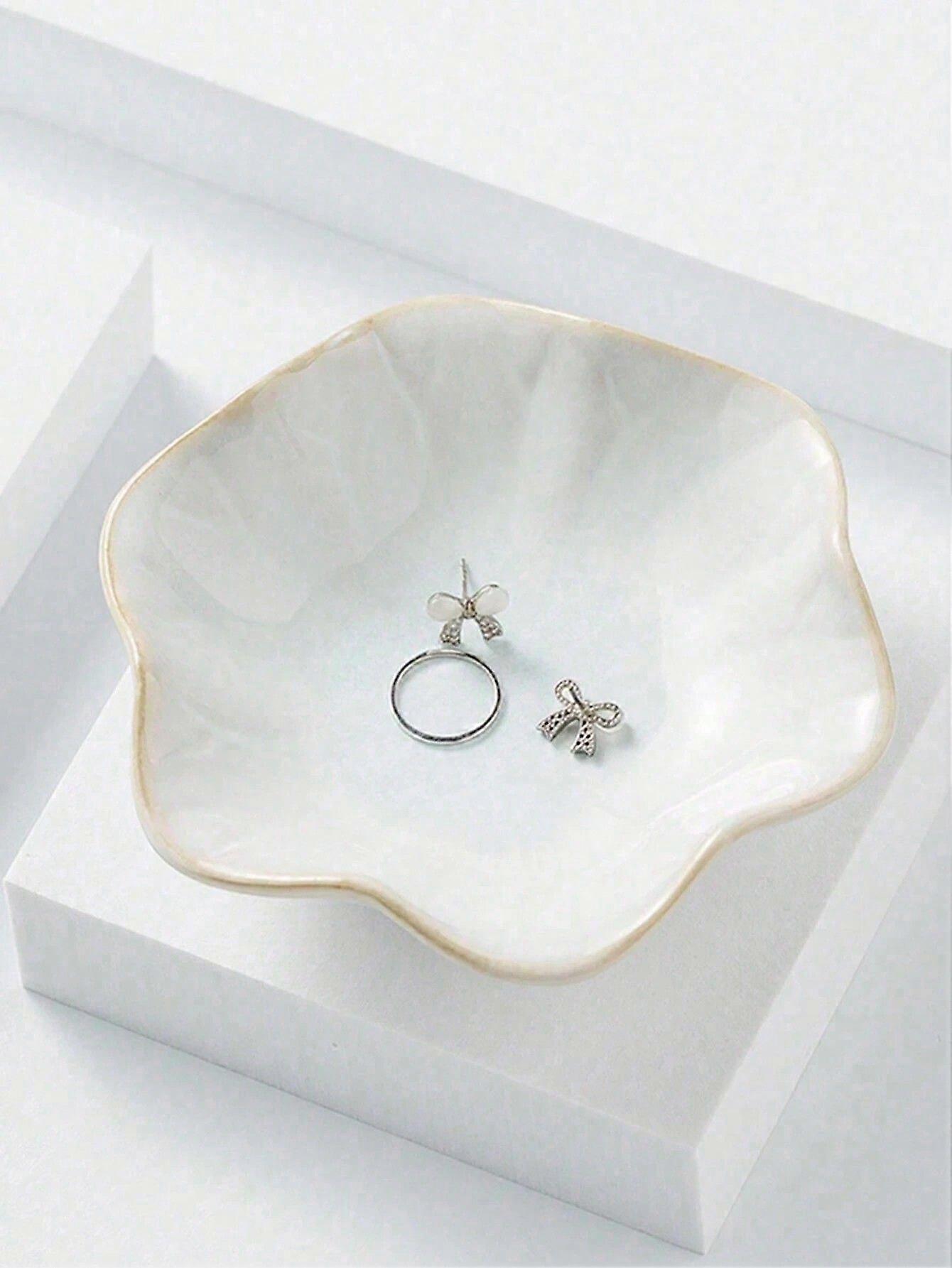 1 قطعة صينية مجوهرات زهرة بتلة السيراميك ، طبق حلية مزخرف بتصميم بتلة ، لتخزين المجوهرات وعرضها ، ديكور المنزل ، هدية لعيد الحب دا