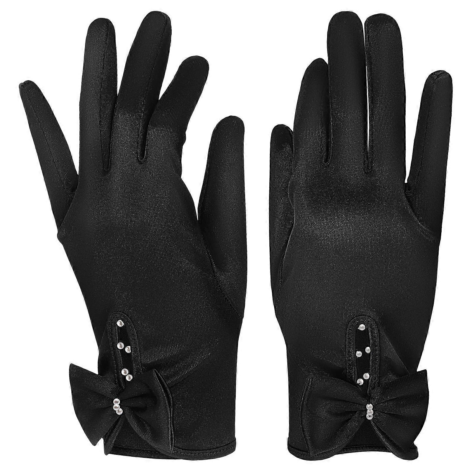 Accessories Short Gloves, Merging Softness with Functional Precision