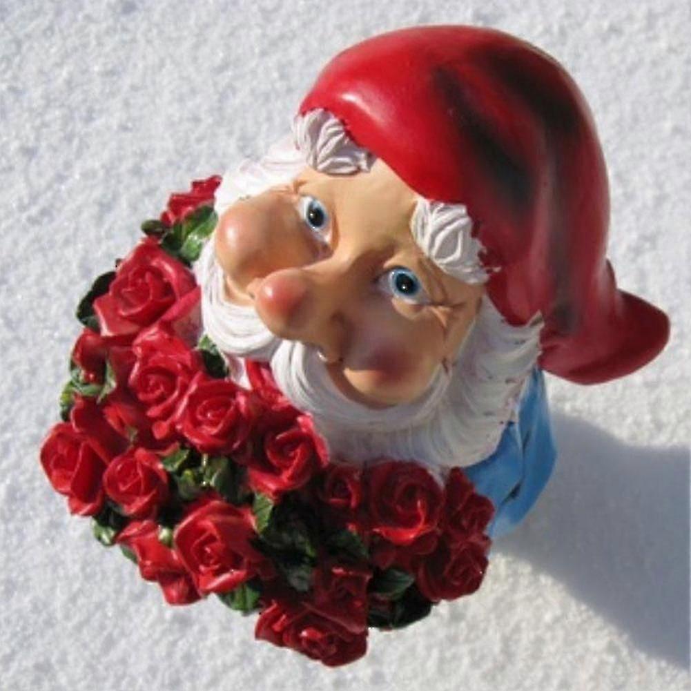 Cute Resin Figurines Naughty Gnome With A Bouquet Of Red Roses Old Man Statue Garden Decorations Resin Crafts