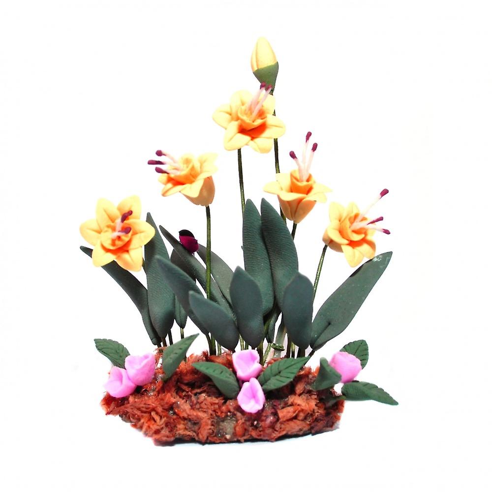 娃娃屋水仙花花在地面草微型花园植物配件