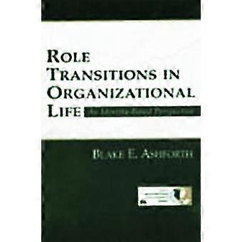 Role Transitions In Organizational Life An Identity-based Perspective - Blake Ashforth - Paperback - en Book