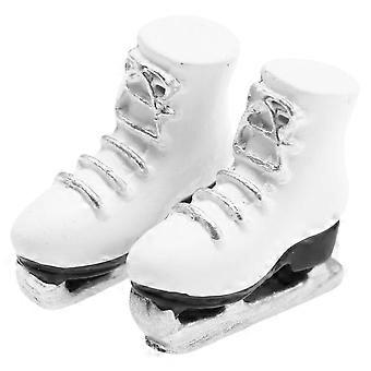 Patins à glace décoratifs miniatures en résine blanche pour poupée (1 paire).