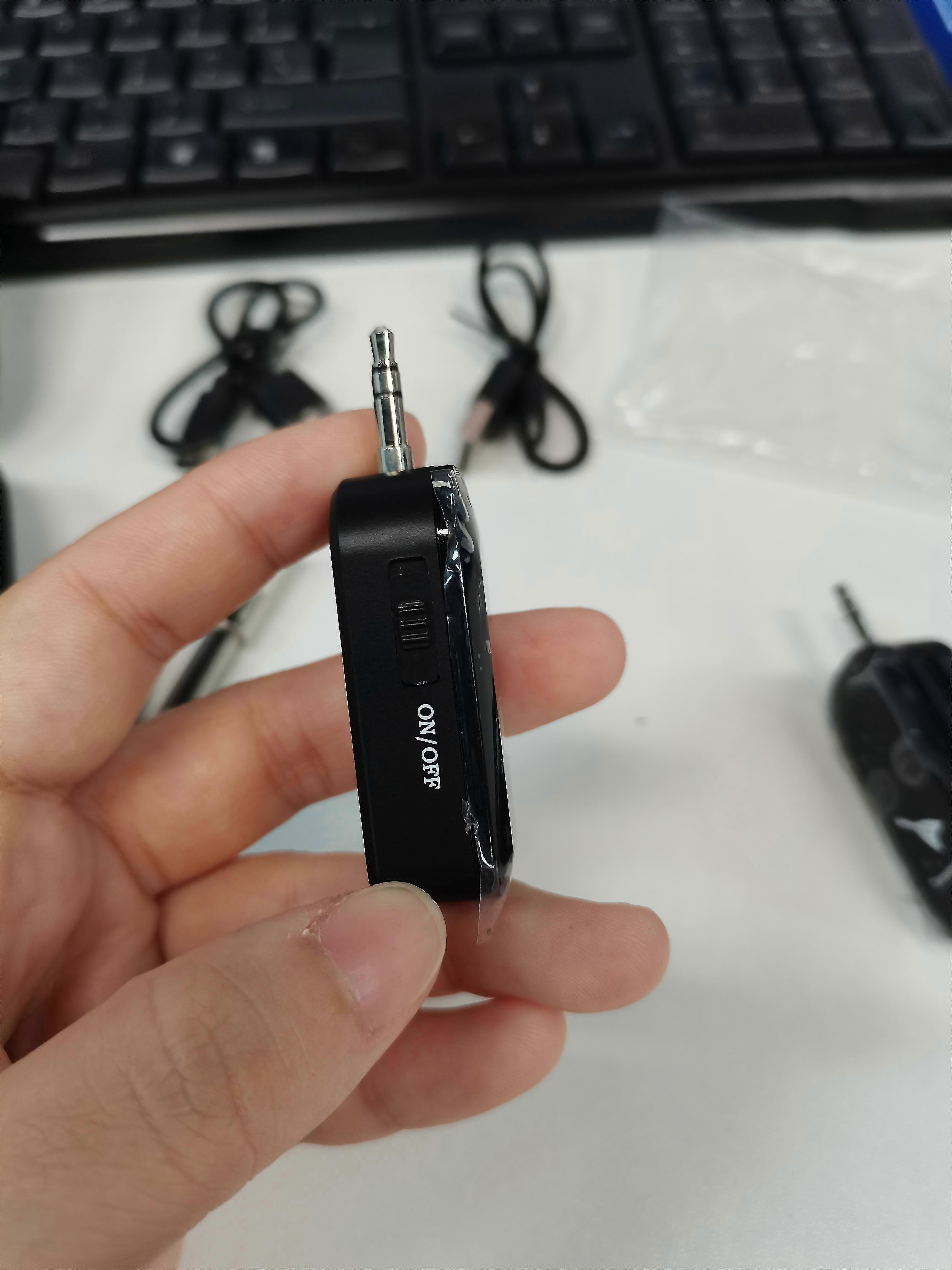 Rechargeable Wireless Guitar System with 2.4G Transmitter & Receiver Set - Real-Time Transmission for Electric Guitar, Bass & Wind Instrumen