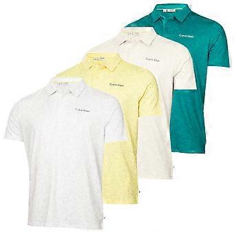 Camisa polo masculina Calvin Klein com estampa abstrata em aquarela e tecido stretch.