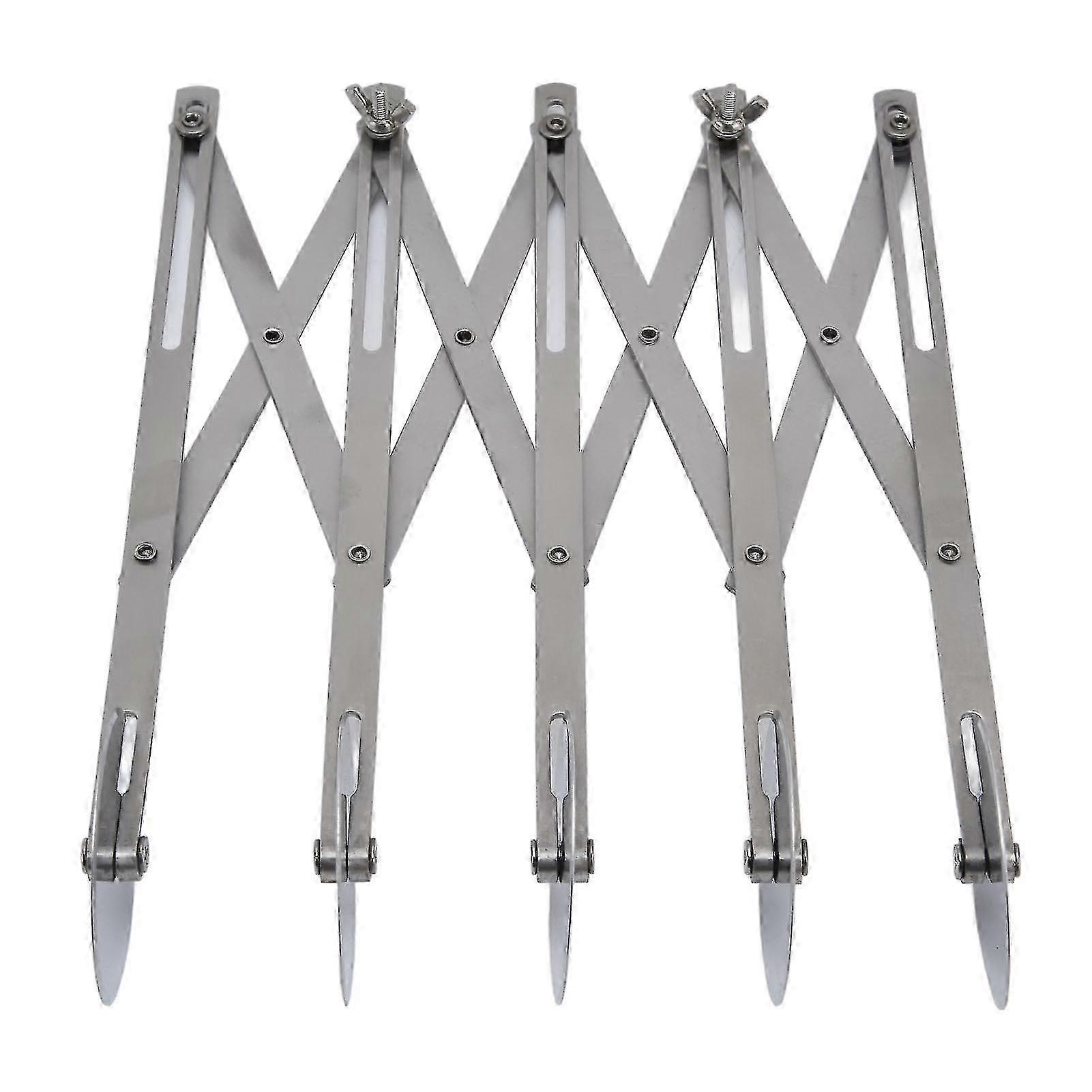 Multi-wheel pastry cutter for accurate cake decorating