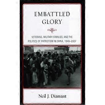 Glória em Combate: Veteranos, Famílias Militares e a Política do Patriotismo - Neil J. Diamant - Brochura - Livro em Inglês - História