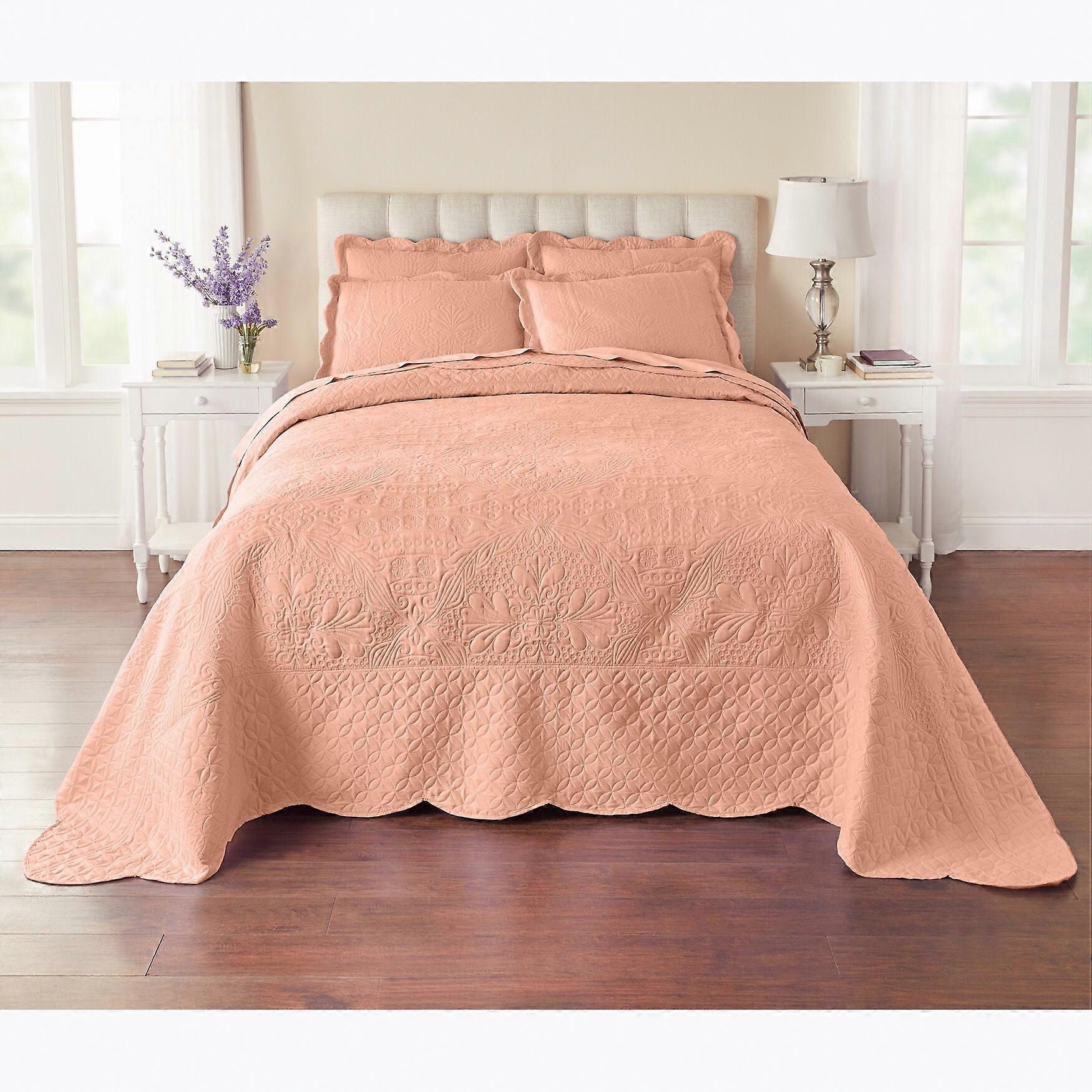 BrylaneHome Lily Pinsonic Damask Bedspread