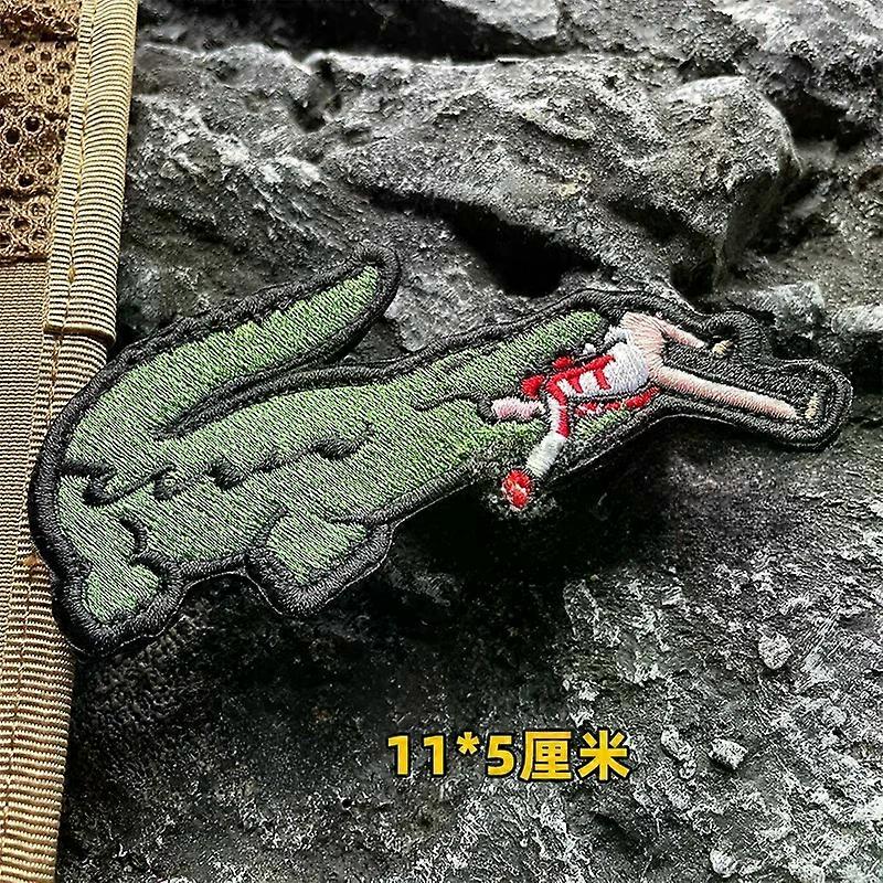 Biting Crocodile Morale Badge Patches Embroidered Hook and Loop Patch Savage Armband Outdoor Backpack Tactical Military Stickers