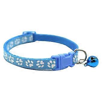 Verstelbare kattenhalsband met aangenaam rinkelende belletjes en handige sluiting voor dagelijks gebruik tijdens wandelingen, buitenactiviteiten en in het blauw.