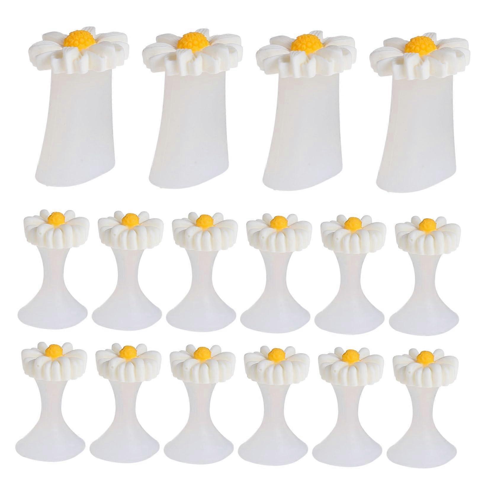 Toe Separators Silicone Pedicure Toe Spacers 16pcs Small Daisy Design for Smudge Nail Art