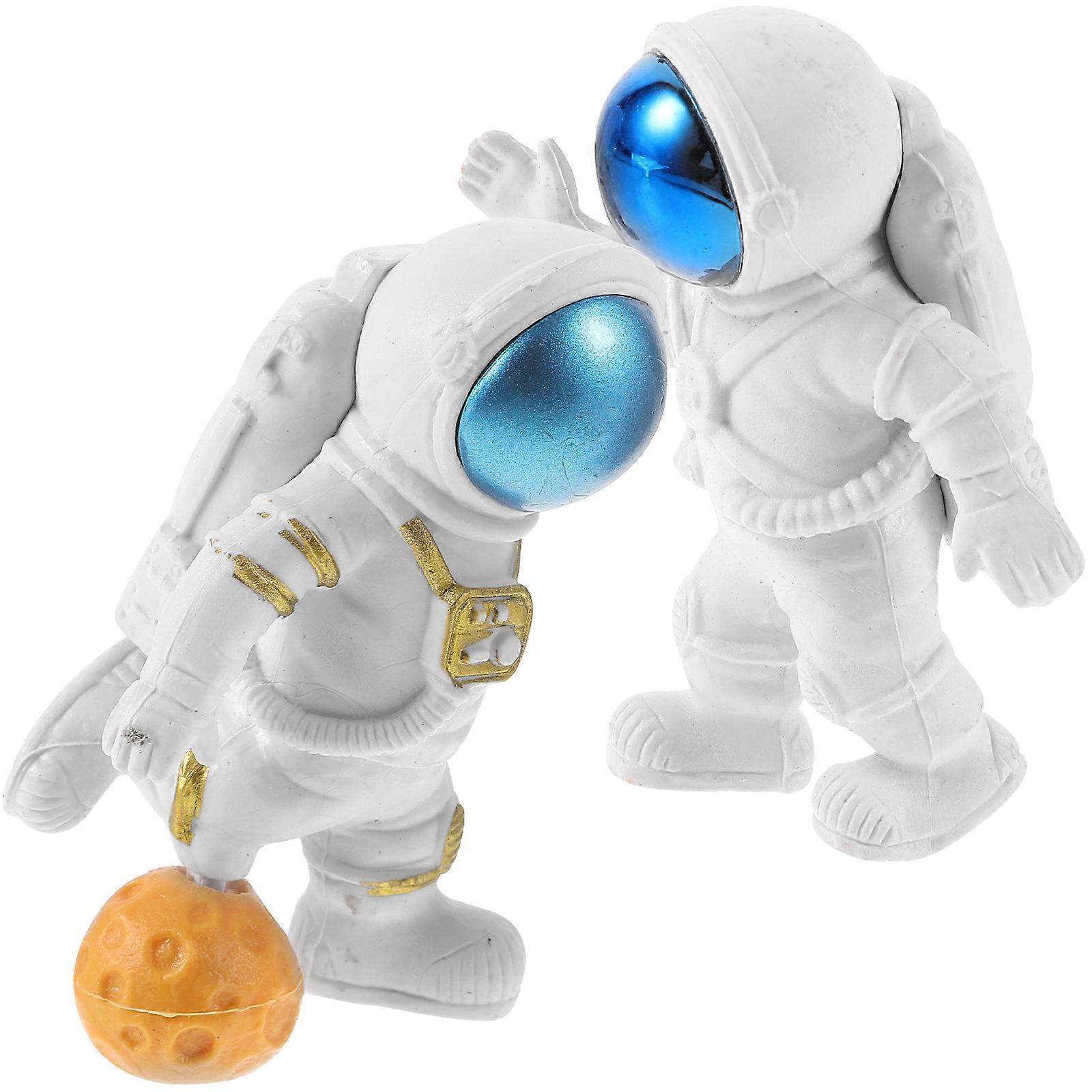 Aquarium Decoration Spacemen Figurines For Hobbyists 6.00X3.00X8.00Cm PVC Material Unique Design 2Pcs
