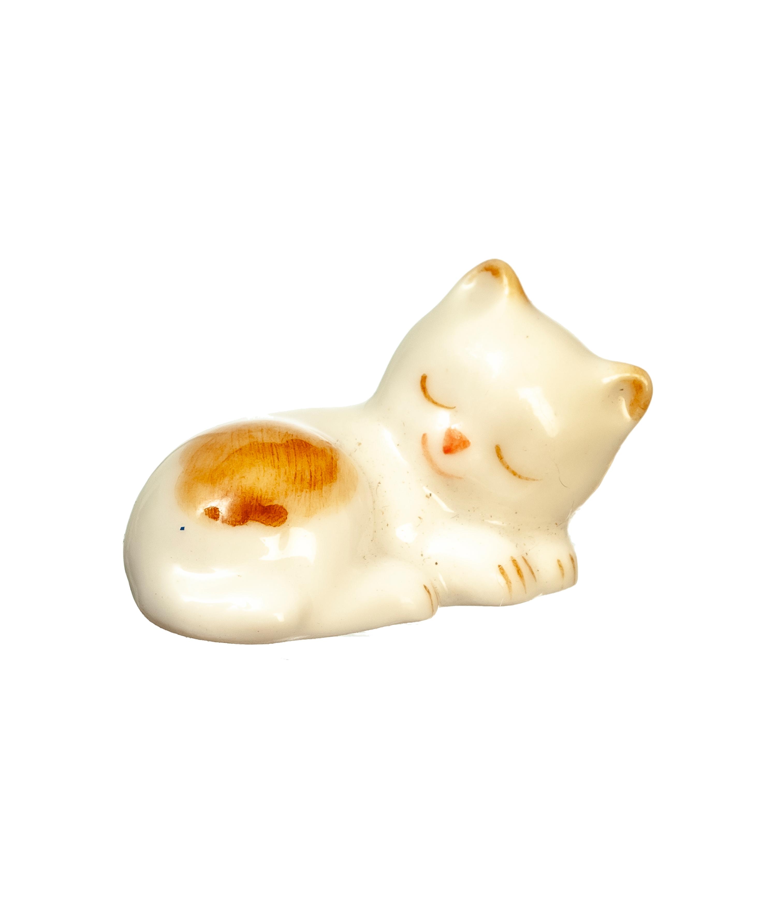 Dolls House White &amp; Brown Ceramic Sleeping Cat Miniature Pet Accessory 1:12