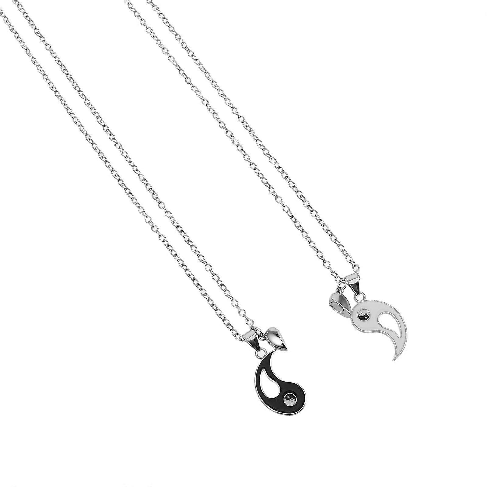 Matching Alloy Necklaces, Showcasing Personal Taste and Comfort