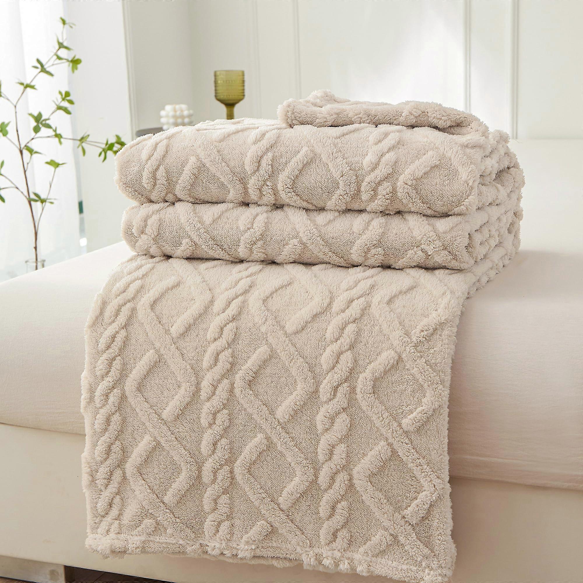 Lamb Blanket, Soft Plush Throw 150x200 cm, Cozy Warmth, Beige