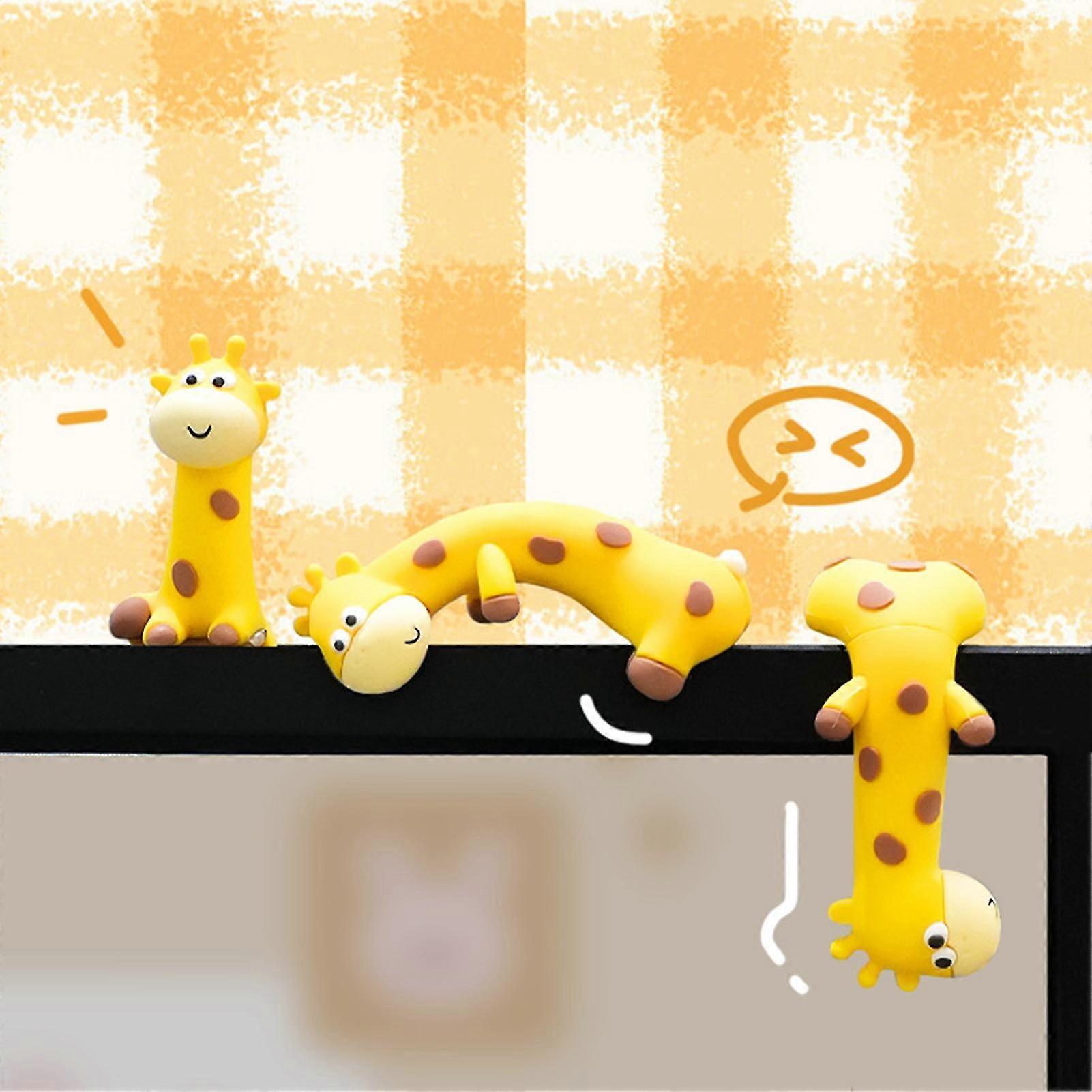 Lying Giraffe Desktop Ornament Set
