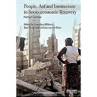 Menschen, Hilfe und Institutionen beim sozioökonomischen Aufschwung: Fragilitäten begegnen (RoutledgeHumanitarian Studies)