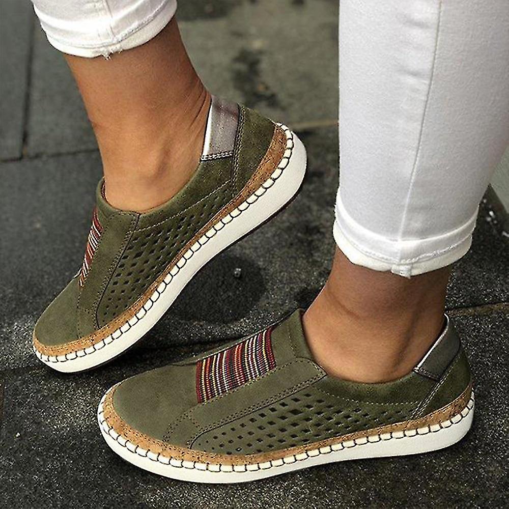 المرأة زلة على أحذية رياضية، المتسكعون الضحلة