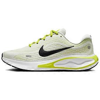 Tênis de corrida casual Nike Journey Run feminino, cano baixo, confortável e leve, nas cores verde e branco (FJ7765-105).