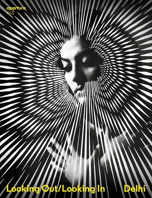 Delhi Looking Outlooking In Paperback