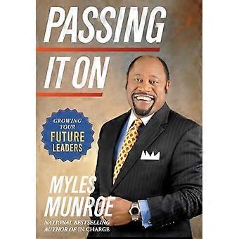 Passing It On Growing Your Future Leaders - Munroe, Myles - Hardcover - en Book