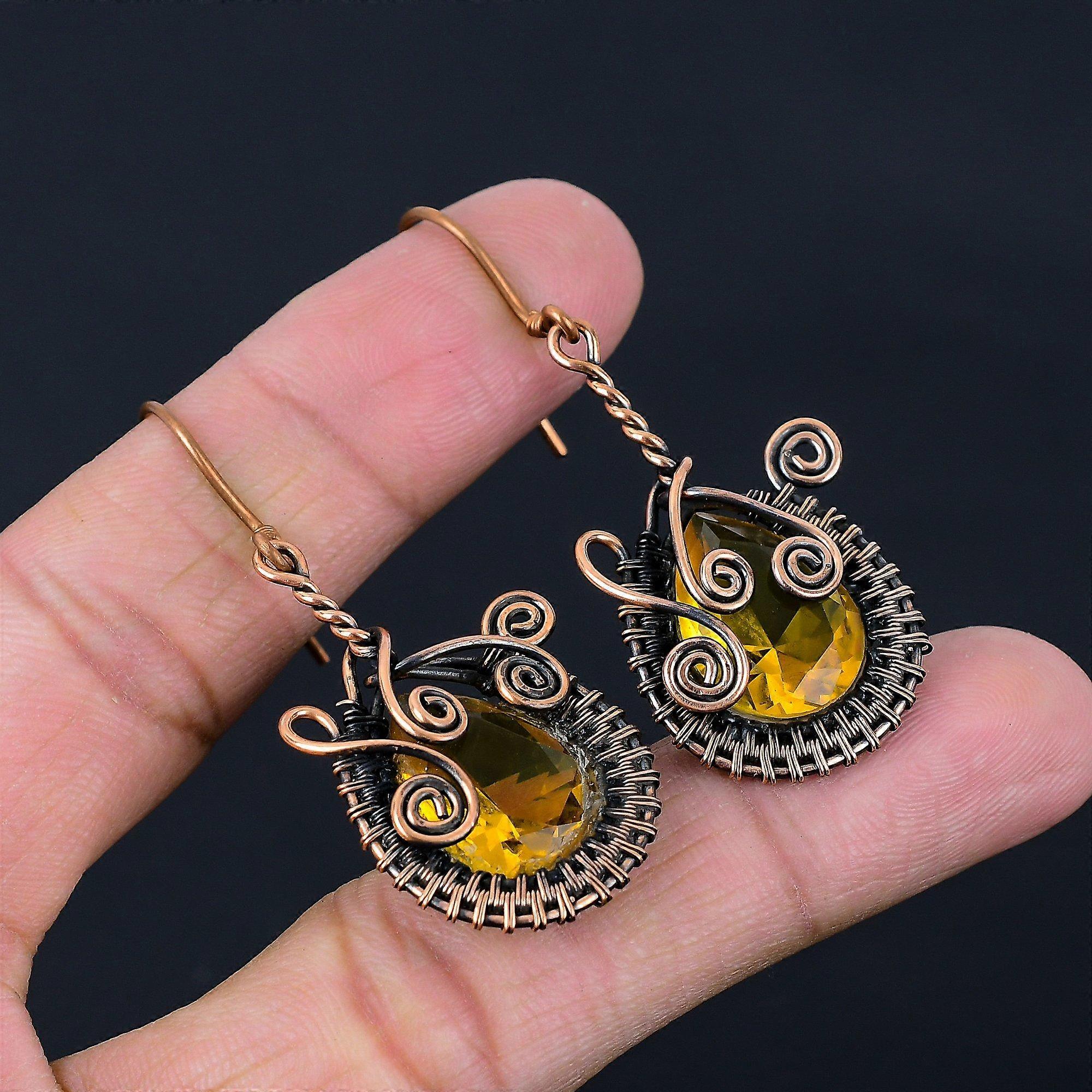 Pendientes deslumbrantes con gema de ctrina, hechos a mano con alambre de cobre puro.