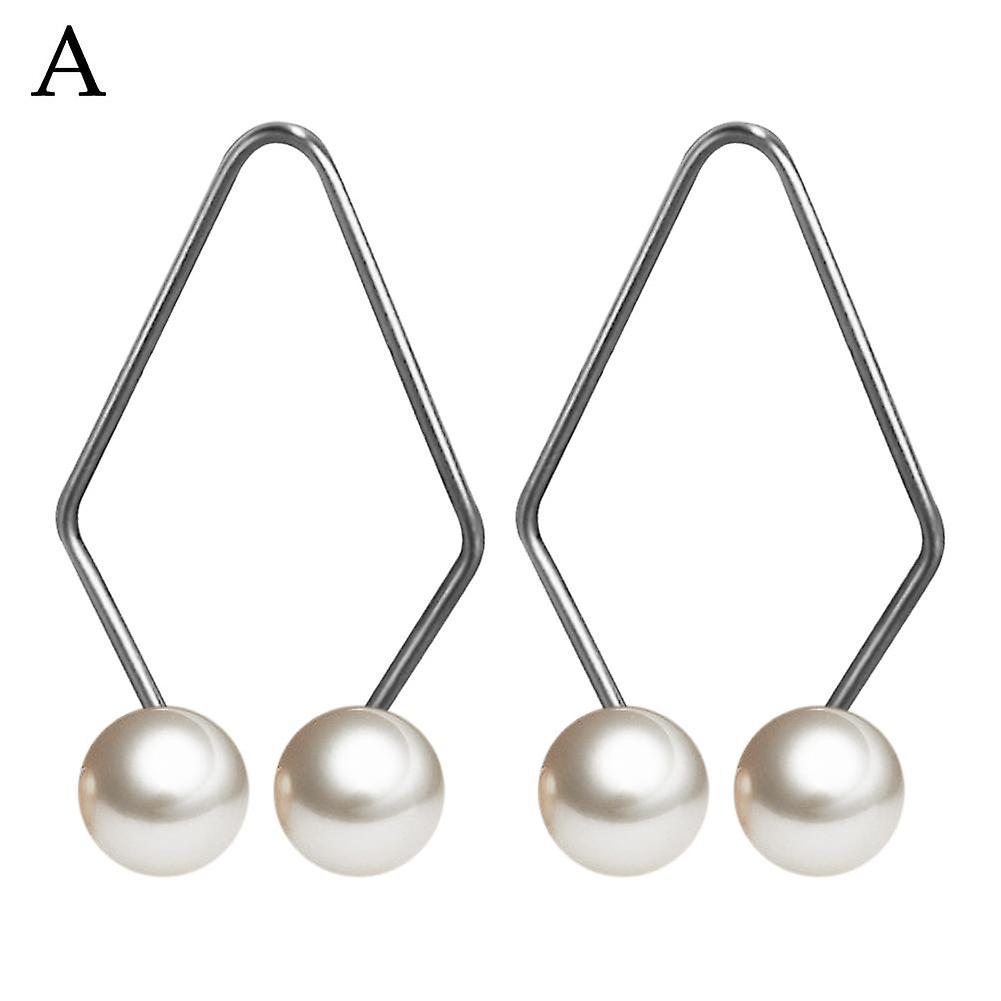 女性ディンプルメーカーは、身に着けやすい顔のために自然な笑顔のディンプルを開発します