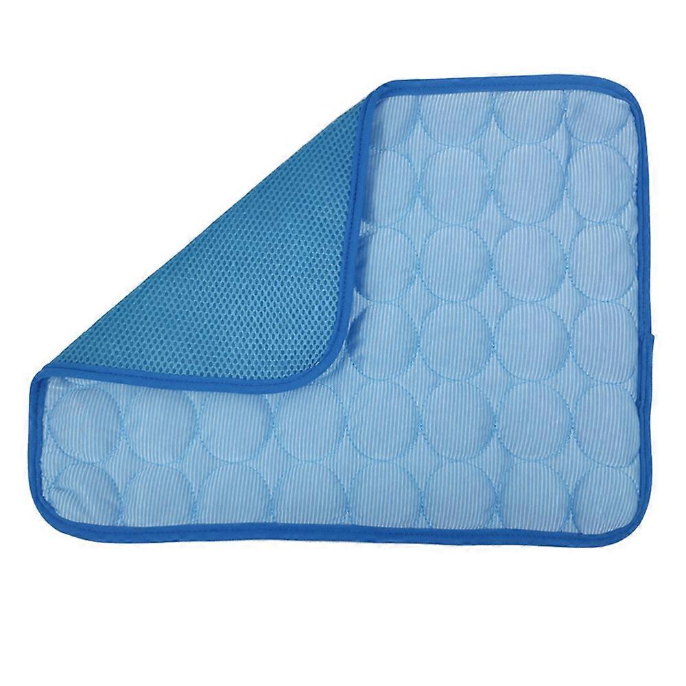 Your Pet's Oasis Of Coolness, Breathable Mesh & Ice Silk Self-Cooling Mat