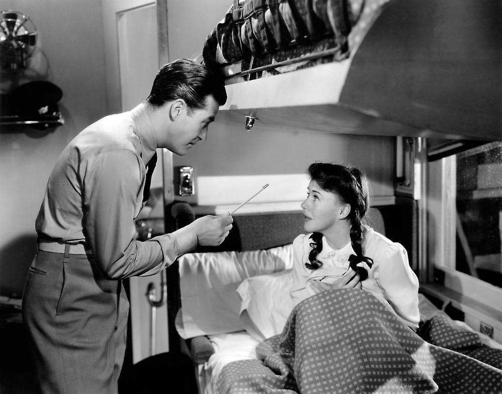 La minor 8000-т red статуэтка. Watch the minor. Watch the minor. хитрости сериал постер. La minor 906 статуэтка.