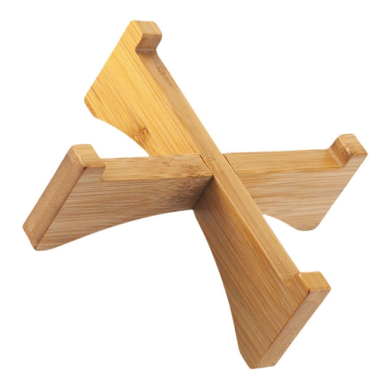 Stable and practical plant holder for small flower pots, suitable for desks.