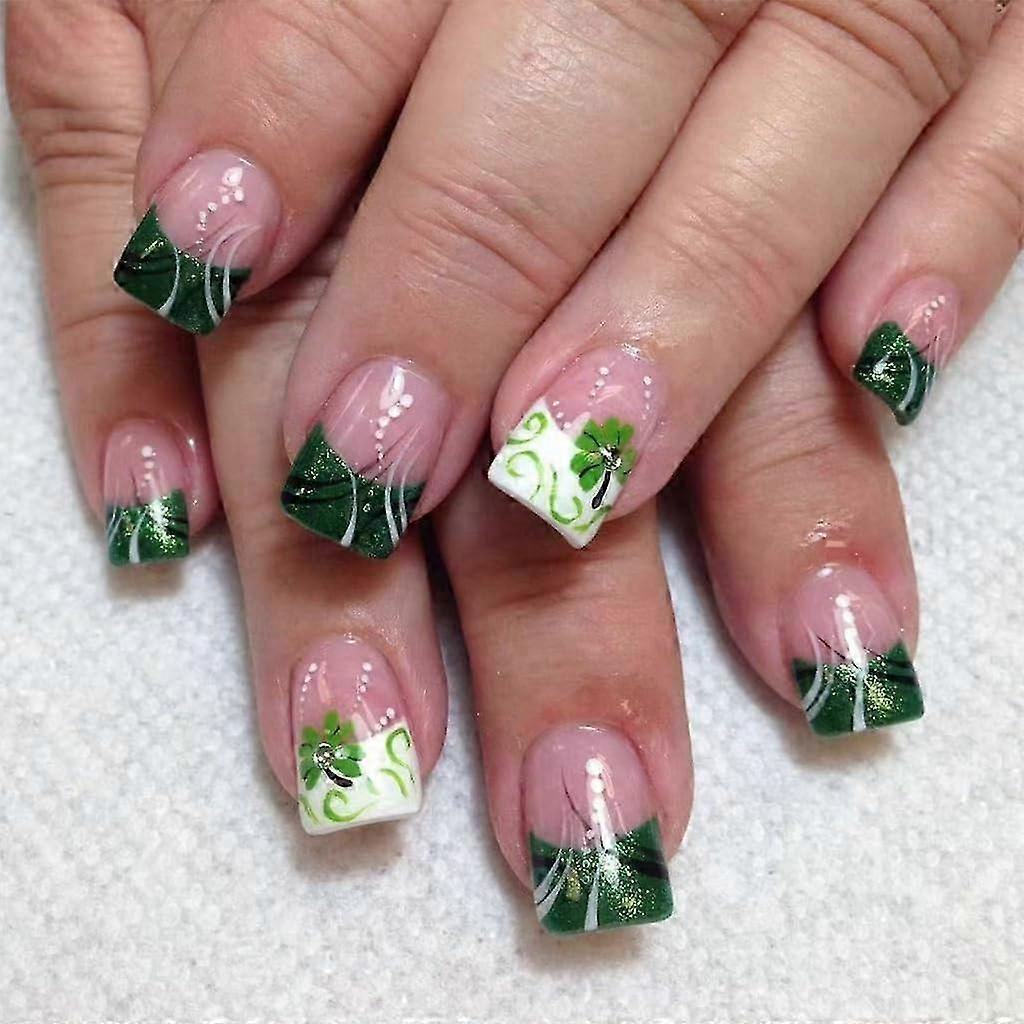 St Patrick s Day Shamrock Nails