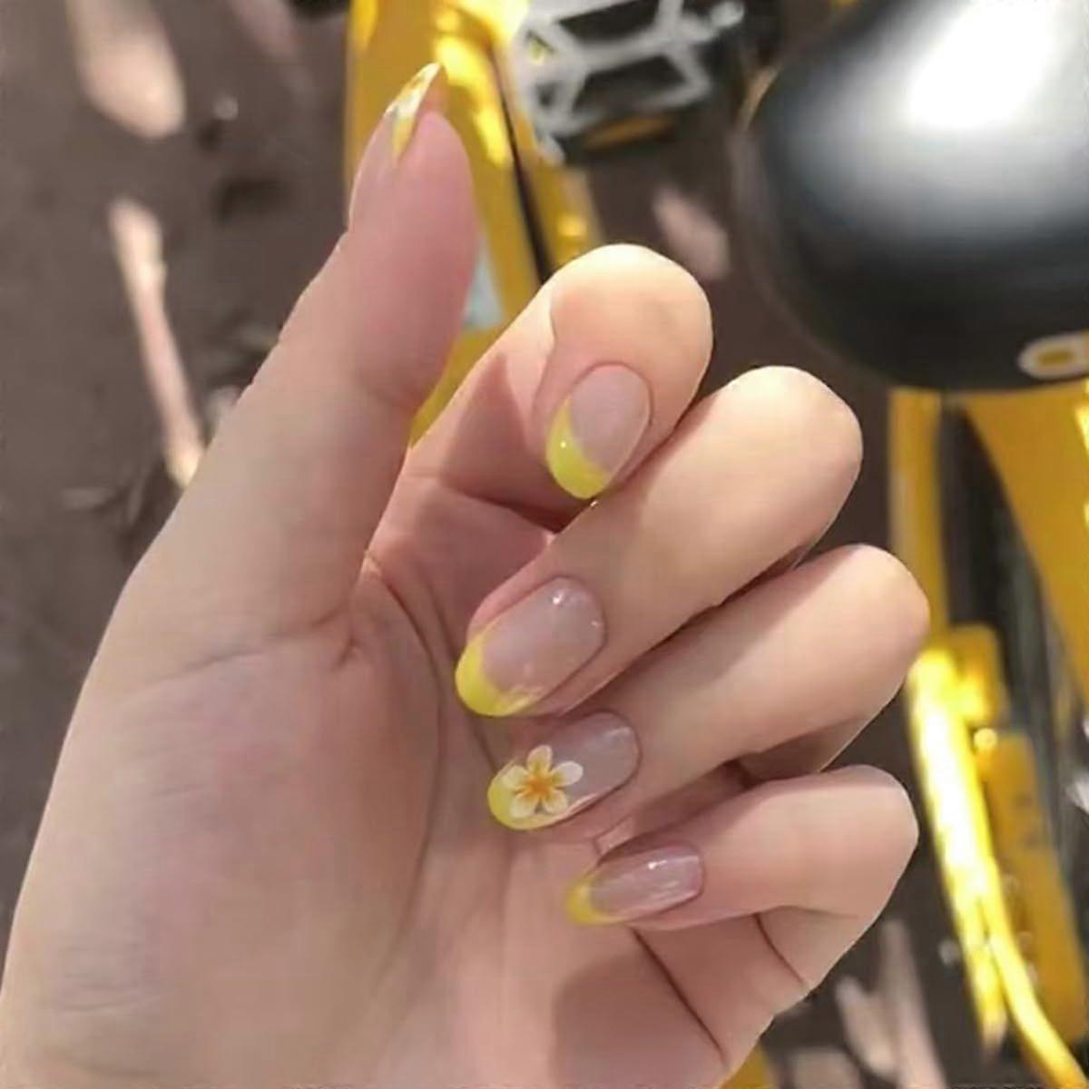 Gelbe französische Drucknägel mit Blumendesigns kurze ovale gefälschte Nägel nackt