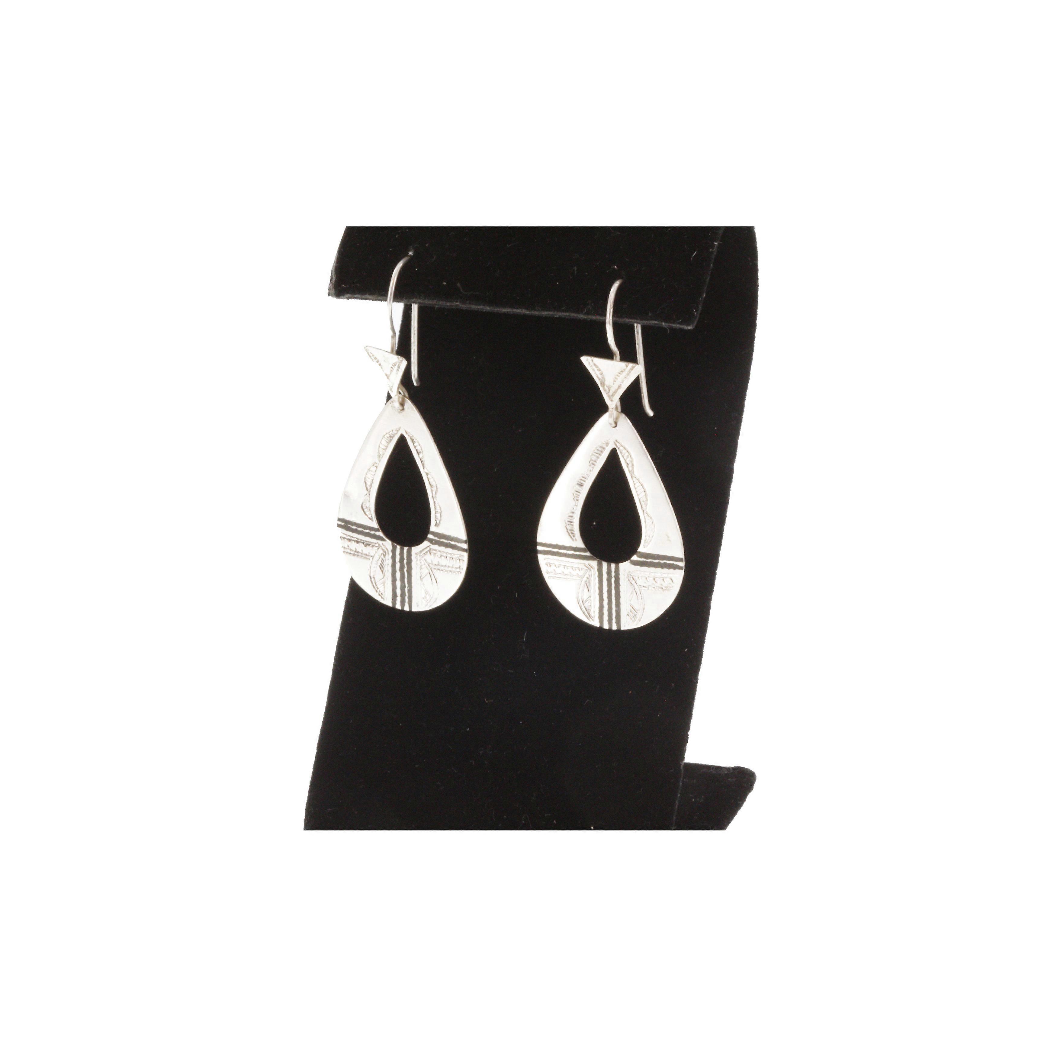 MEGHIGHDA||Oval Silver Earrings