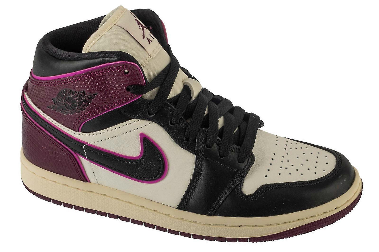 Tenisky Air Jordan 1 Mid SE