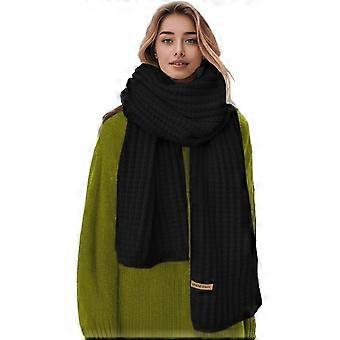 Warmer, grob gestrickter Zopfstrickschal für den Winter