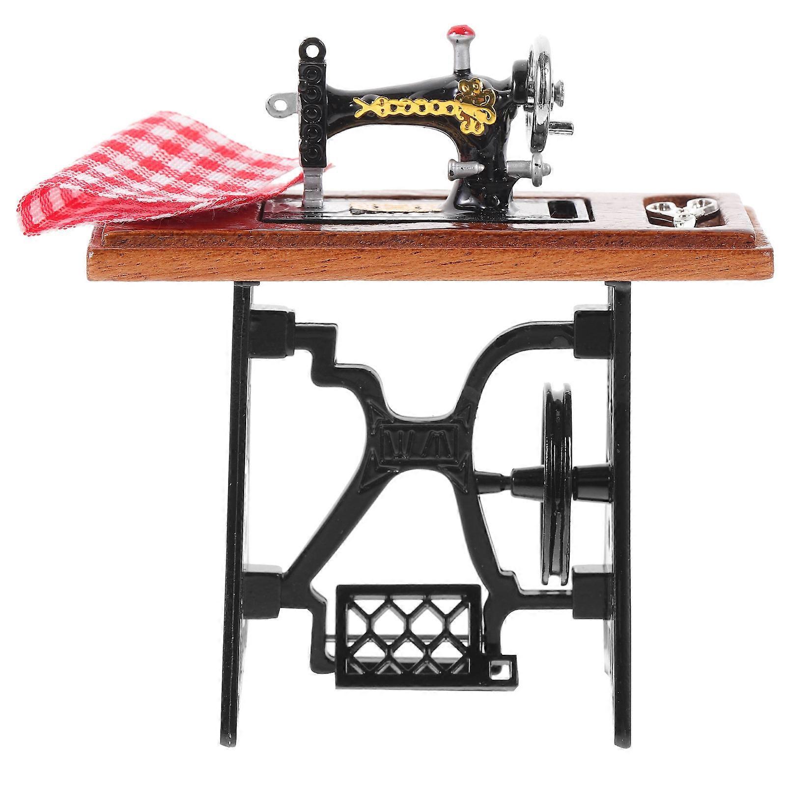 Mini Sewing Machine Miniature House Furnishing Hobbyists Photo Prop Realistic Toy Brown 6X6.8X3.5CM Zinc Alloy 1Set