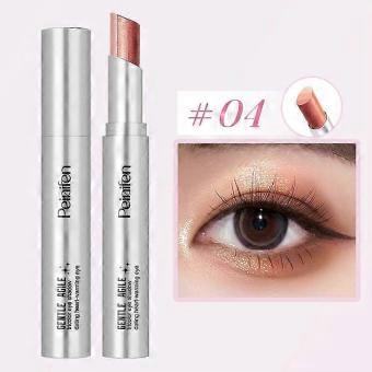 Gladde, makkelijk te blenden glinsterende oogstick, compact en handig voor op reis, creëert een subtiele glamoureuze oogtint voor een stralende look die de hele dag blijft zitten.