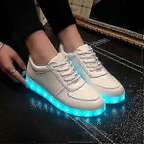 New Spring and Summer Light-Up Shoes with LED Charging, Colorful Flashing Design for Couples, Suitable for Both Men and Women