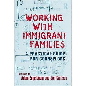 Trabalhando com famílias imigrantes: um guia prático para conselheiros - Taylor & Francis Ltd - Capa dura - livro em inglês