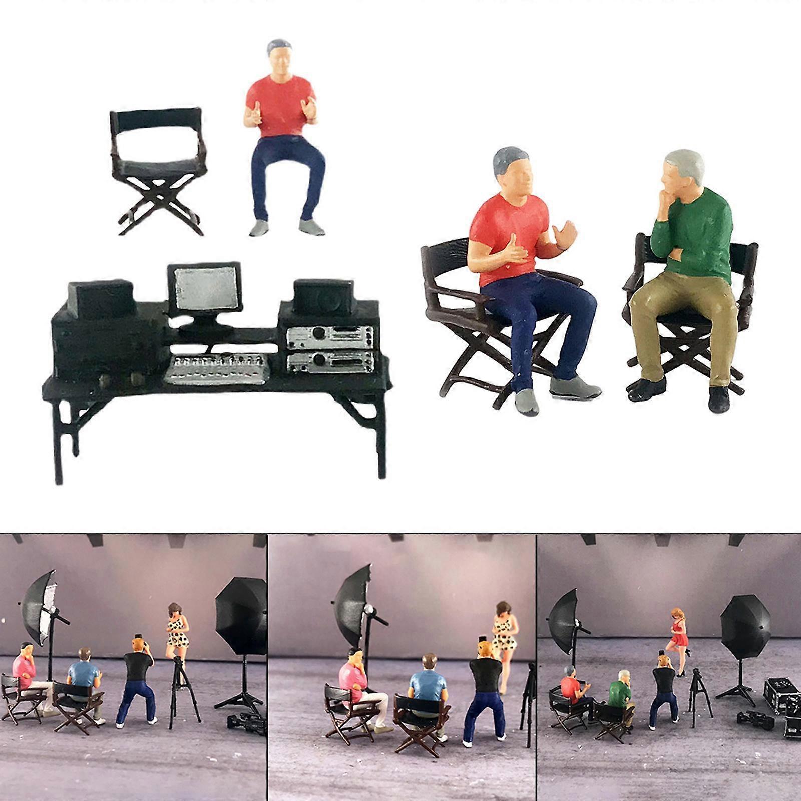 1/64 Figures Talking Scene People Miniature for Diorama