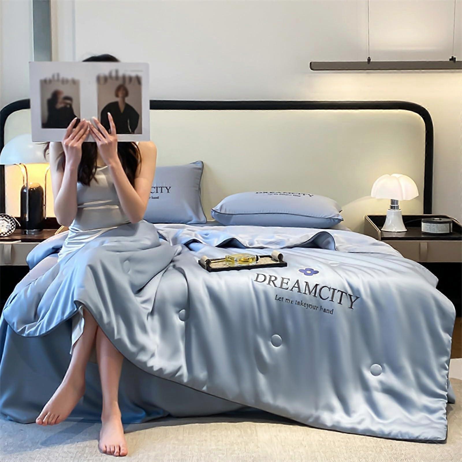 Cooling Quilt Set Double Bed with Breathable Silk Smooth Blanket for Hot and Sweaty Sleepers 4pcs