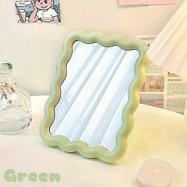 Lightweight and portable makeup mirror with no battery and stable reflection