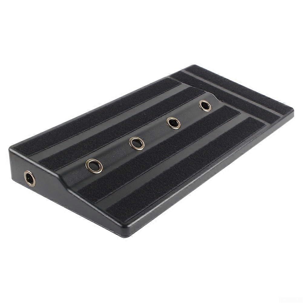 Aluminumeffect pedalboard for 4 standard guitar pedals, lightweight design for easy transport.