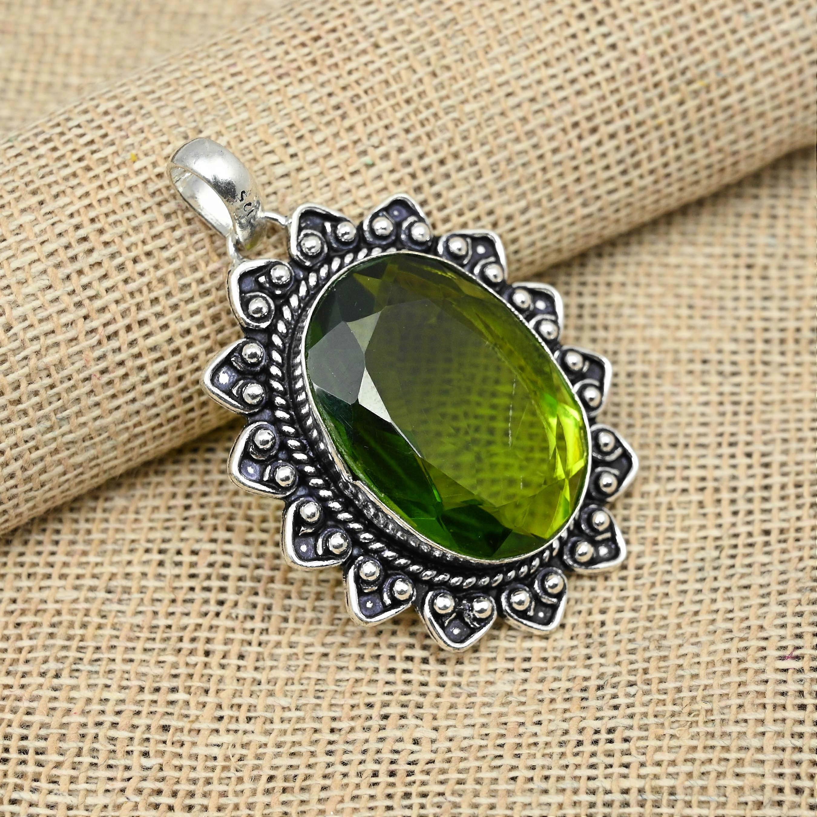 Pendentif unique en argent sterling 925 et péridot vert, fait main, pour femme.