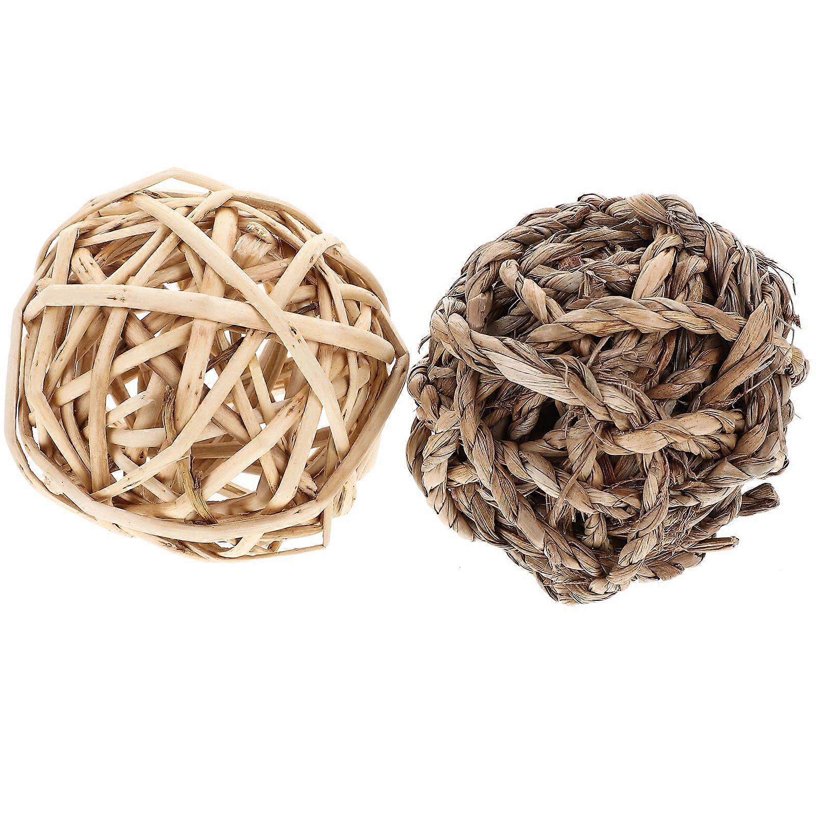 2Pcs Rabbit Chew Toys Rabbit Treats Guinea Pig Toys Small Pets Chew Balls Grass Balls