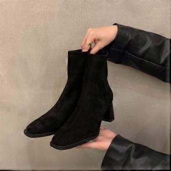 Korte laarzen, Koreaanse enkellaarsjes, suède, damesschoenen, nieuw model voor herfst en winter 2025, met een vierkante neus en slanke pasvorm.