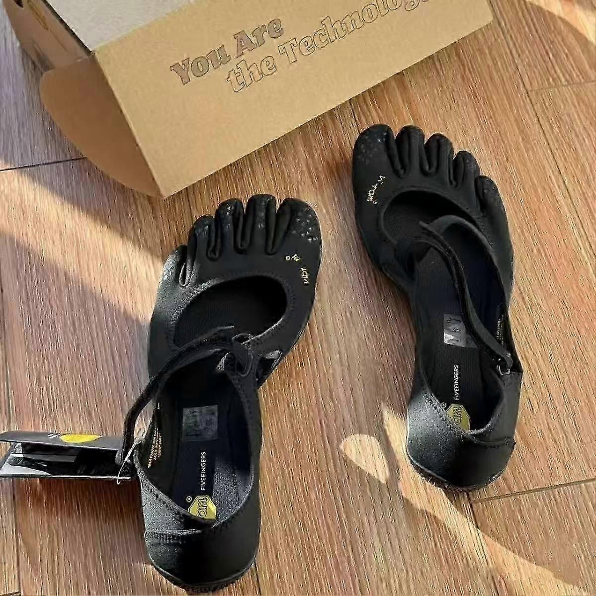 Chaussures de sport pour femmes, type "chaussures à cinq doigts", idéales pour le yoga, le Pilates et les entraînements en intérieur, conçues pour être portées pieds nus, offrant une adhérence optimale pour le fitness et le yoga. (Référence : Yoga_OpLa1)