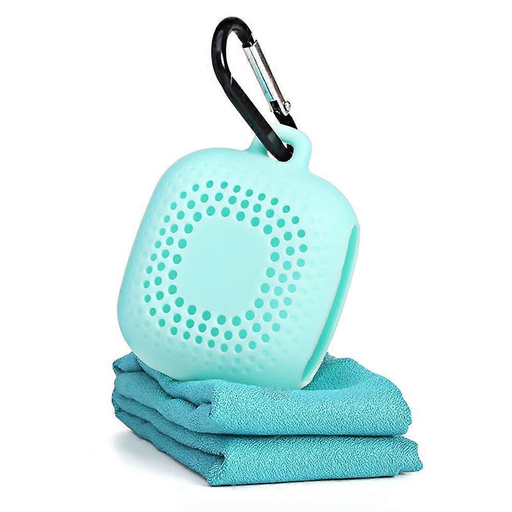 Quick-drying microfiber cooling towel for the gym and beach