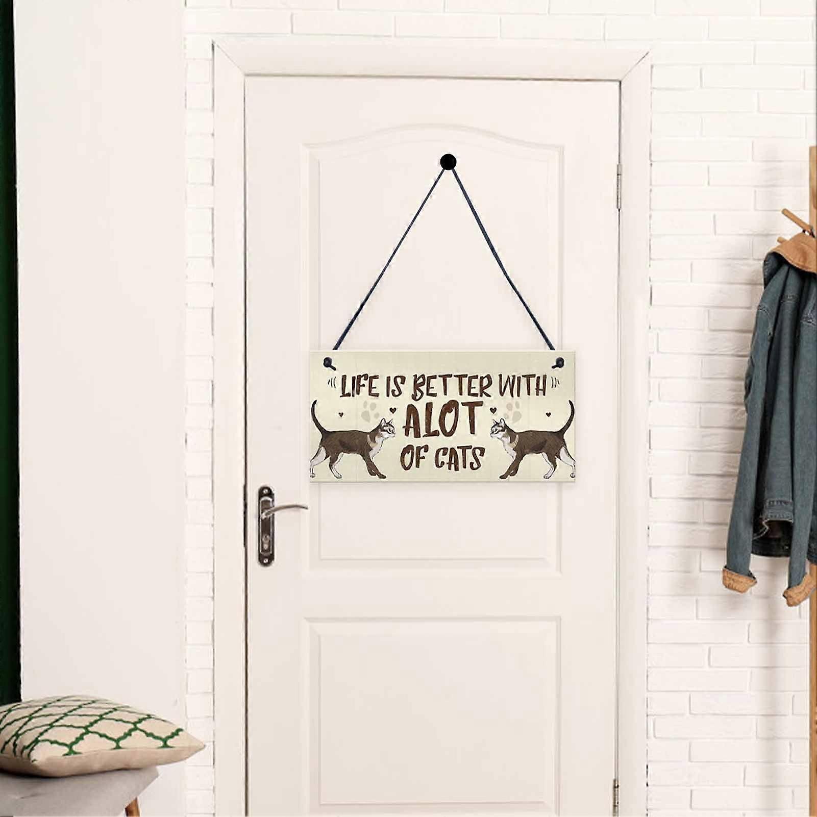 Wooden Plate Hanging Design Visual Effect Eye-catching Cute Cat Pattern